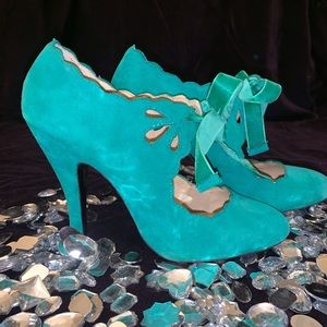 Vintage style teal heels with ribbon bow
